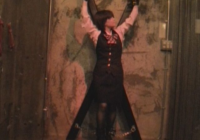 stsukamae-0016 磔にされた制服女性 